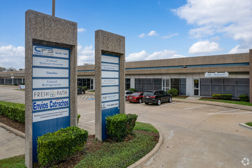 Primary Photo Of 7811 N Shepherd Dr, Houston Unknown For Lease