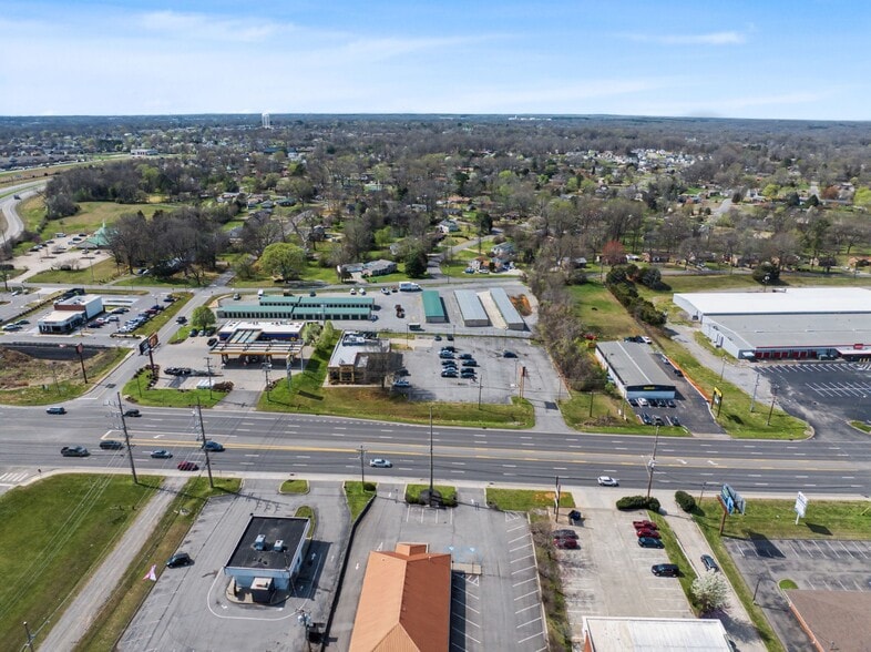 More Photos Of 1826 Fort Campbell Blvd, Clarksville General Retail For Lease