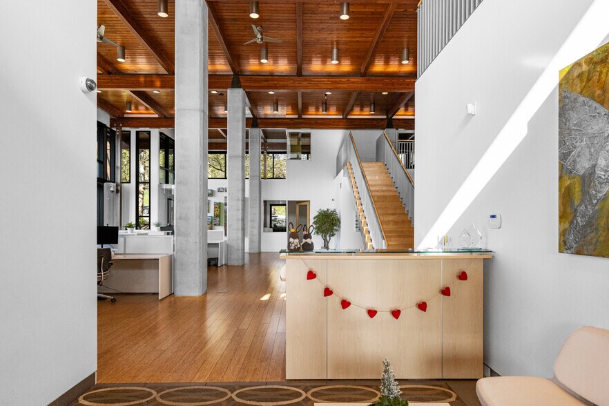 More Photos Of 9611 Highway 97, Lake Country Loft Creative Space For Sale