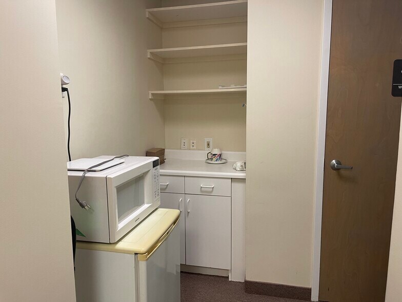 More Photos Of 561 Cranbury Rd, East Brunswick Medical For Sale