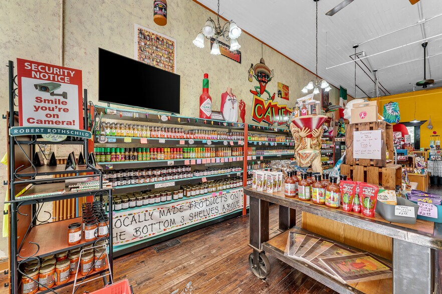 More Photos Of 87 Spring St, Eureka Springs Storefront Retail Residential For Sale