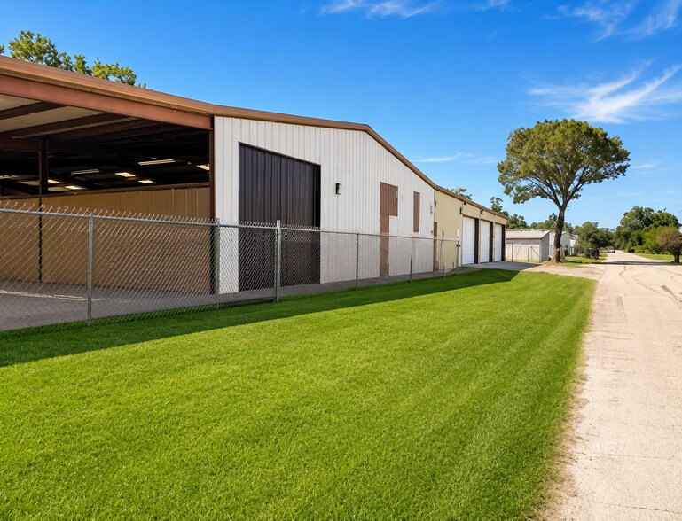 More Photos Of 8635 E Mt Houston Rd, Houston Warehouse For Lease
