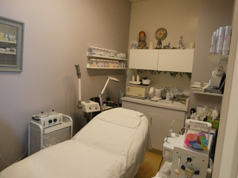 More Photos Of 1101 Foothill Blvd, La Cañada Flintridge Storefront For Lease