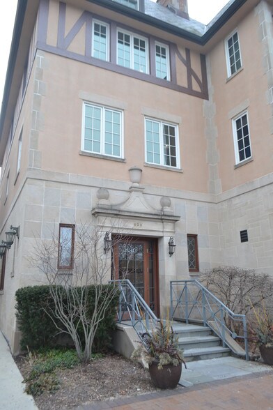 More Photos Of 430 Park Ave, Highland Park Office For Lease