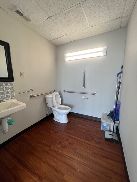 More Photos Of 5301 Midlothian Tpke, Richmond Restaurant For Lease