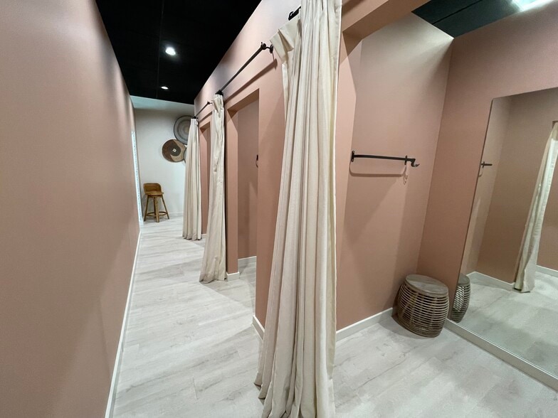 More Photos Of 2003 Cahaba Rd, Mountain Brook Freestanding For Lease