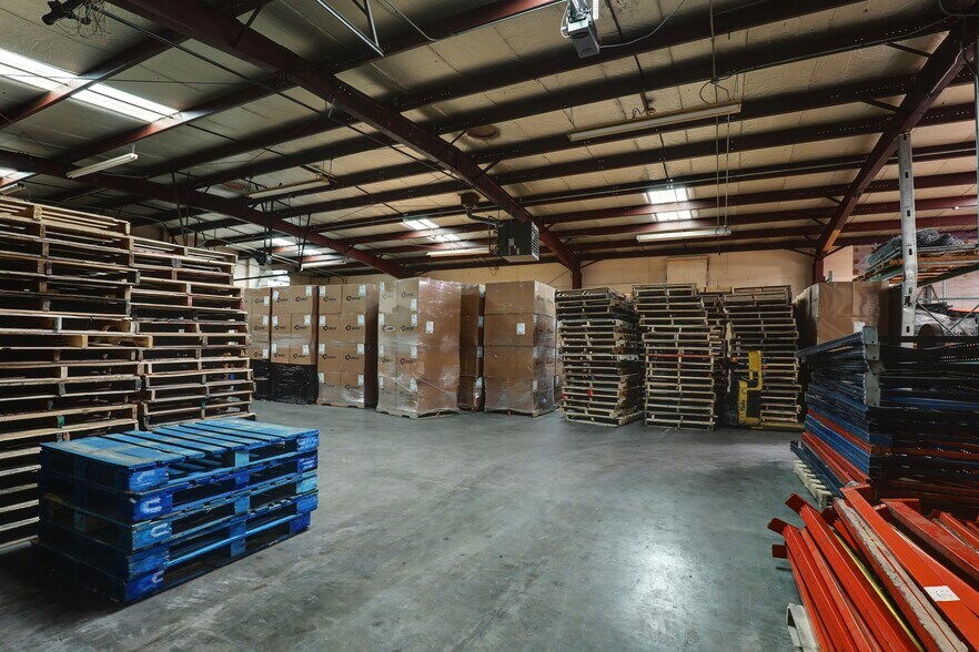 More Photos Of 627 5th St, Quincy Industrial For Sale