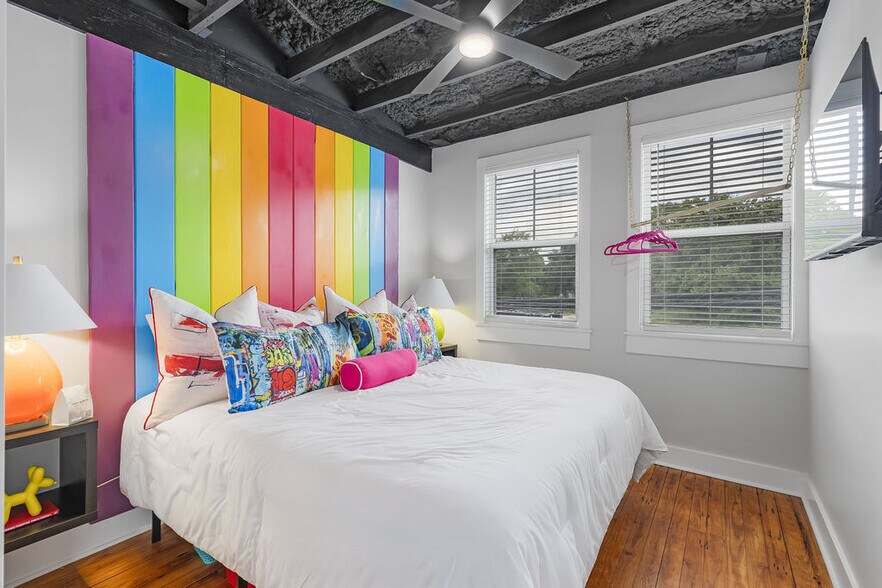 More Photos Of 156 Camellia St, Biloxi General Retail For Sale