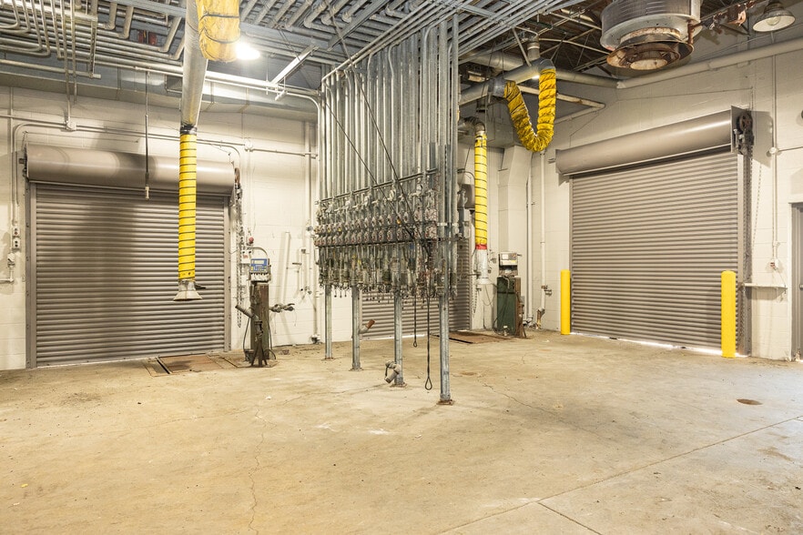 More Photos Of 21600 Drake Rd, Strongsville Warehouse For Lease