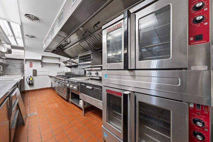 More Photos Of 1461 Highway EE, Winfield Specialty For Sale