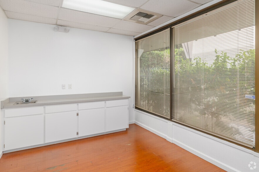 More Photos Of 701 Howe Ave, Sacramento Medical For Sale