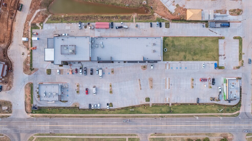 More Photos Of 12708 NW 10th St, Yukon Restaurant For Lease