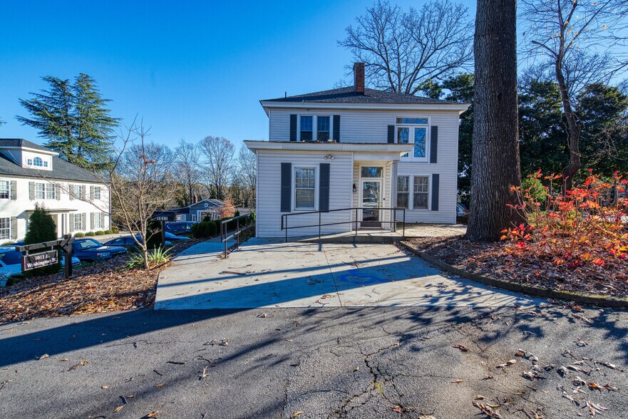 More Photos Of 1011 E Washington St, Greenville Office For Lease