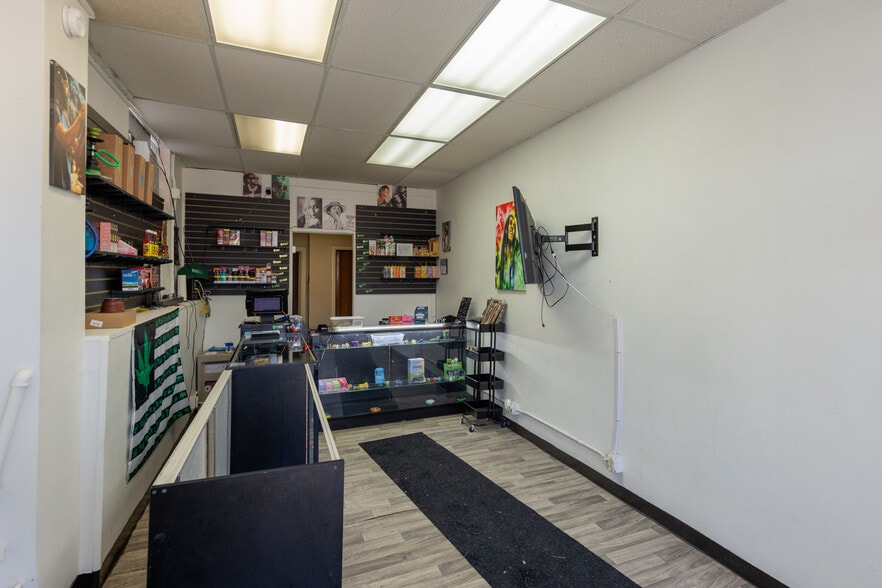 More Photos Of 2078-2080 S Taylor Rd, Cleveland Storefront For Sale