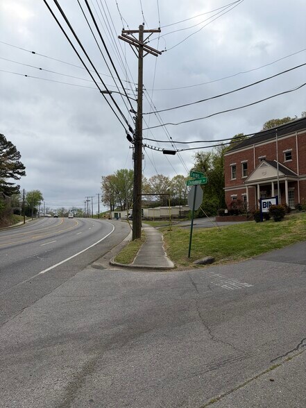 More Photos Of 823 Chickamauga Ave, Rossville Office For Lease