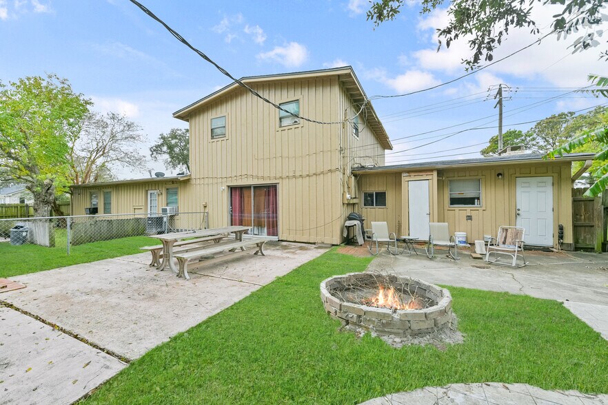 More Photos Of 1804 36th St N, Texas City Multifamily For Sale