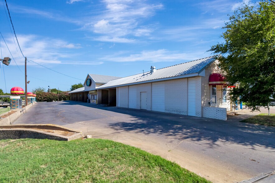 More Photos Of 525 W Irving Blvd, Irving Carwash For Sale