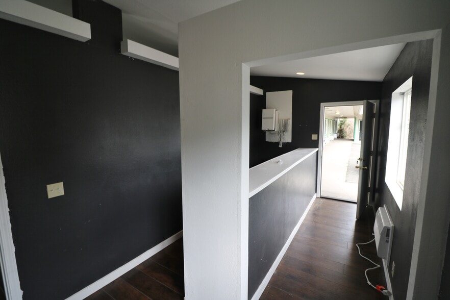 More Photos Of 127 Pacific Ave, Glendale Hotel For Sale