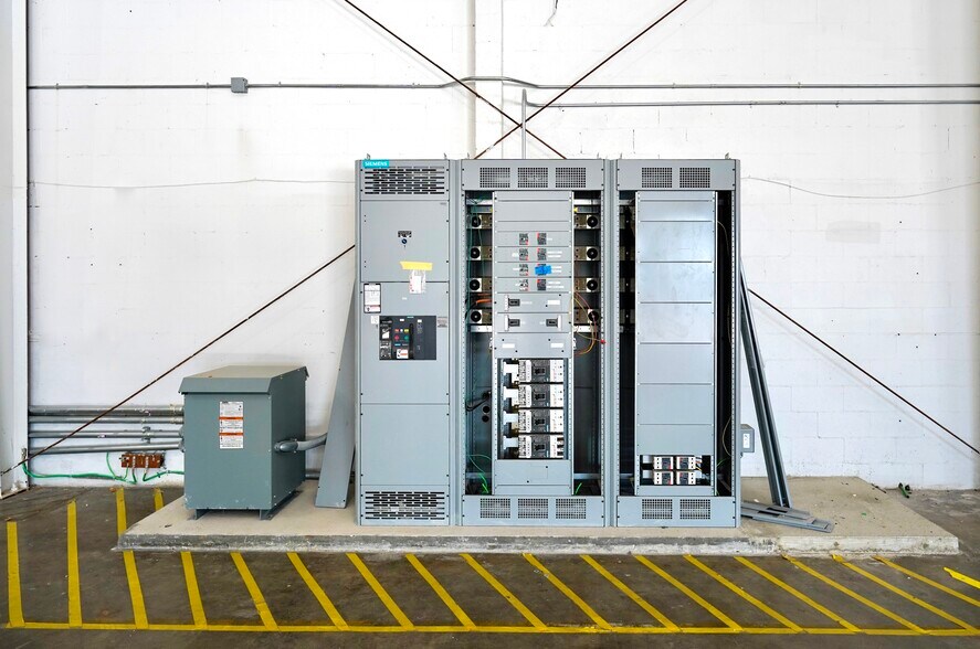 More Photos Of 161 Hill Ave, Fort Walton Beach Warehouse For Lease