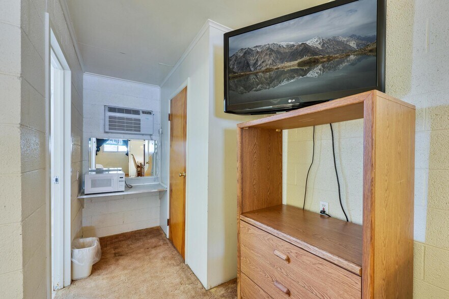 More Photos Of 485 S 100 W, Milford Hotel For Sale