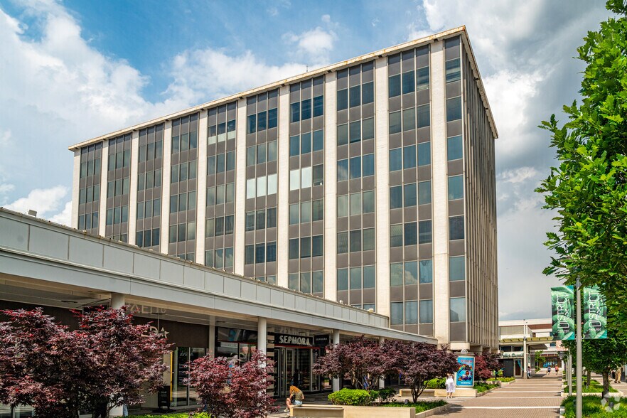 More Photos Of 100-120 Oakbrook Ctr, Oak Brook Medical For Lease