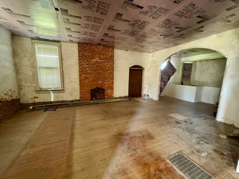 More Photos Of 158 E College Ave, Holly Springs Office For Sale