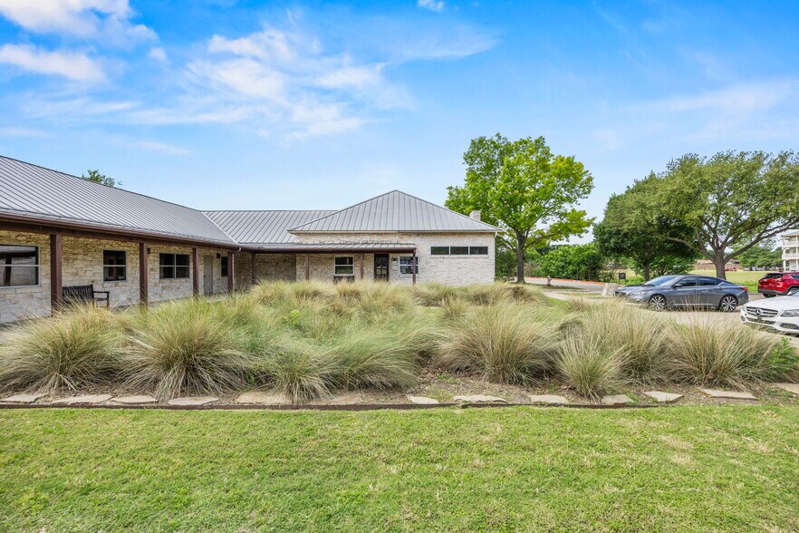 More Photos Of 610 N Town East Blvd, Mesquite Medical For Sale