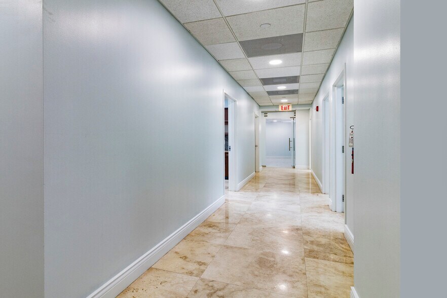 More Photos Of 6141 Sunset Dr, South Miami Medical For Lease