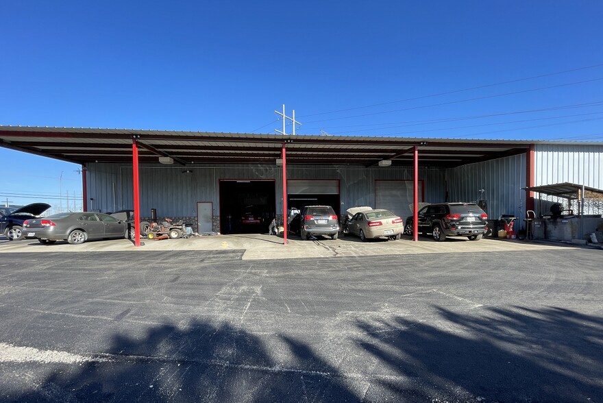 More Photos Of 1188 & 1202 N J Elmer Weaver Fwy, Cedar Hill Auto Repair For Sale