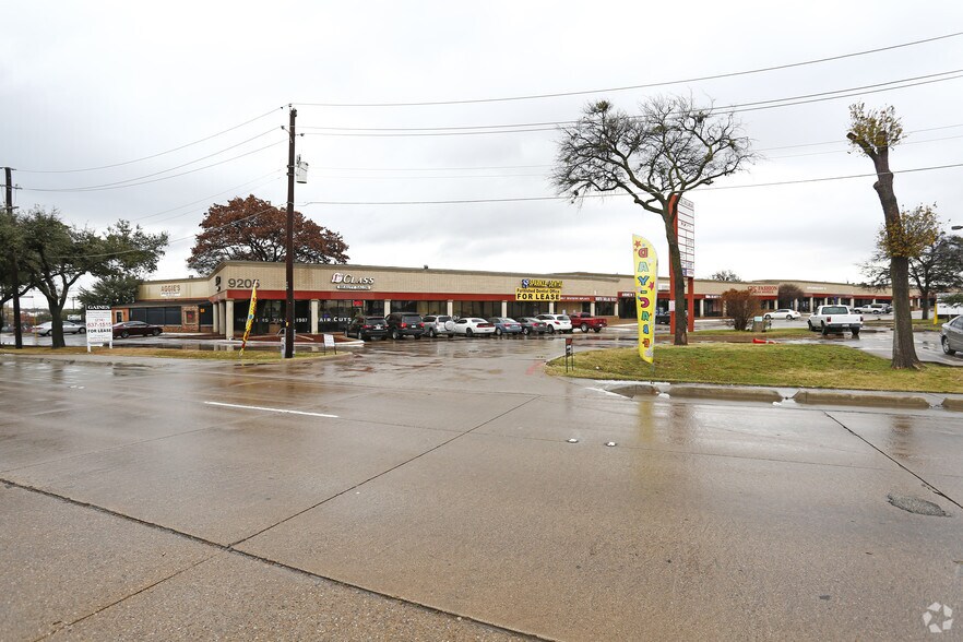 More Photos Of 9205 Skillman St, Dallas Showroom For Lease