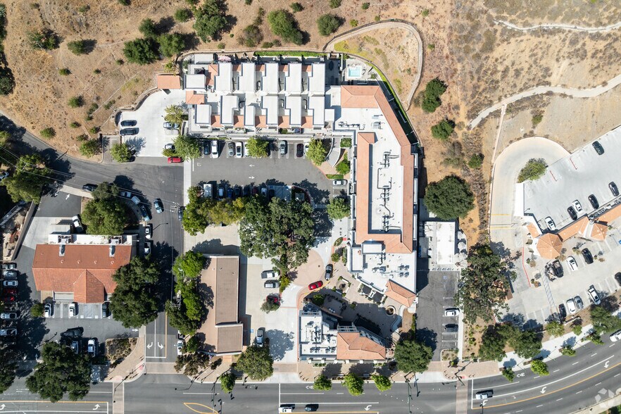More Photos Of 1710 E Thousand Oaks Blvd, Thousand Oaks Apartments For Lease