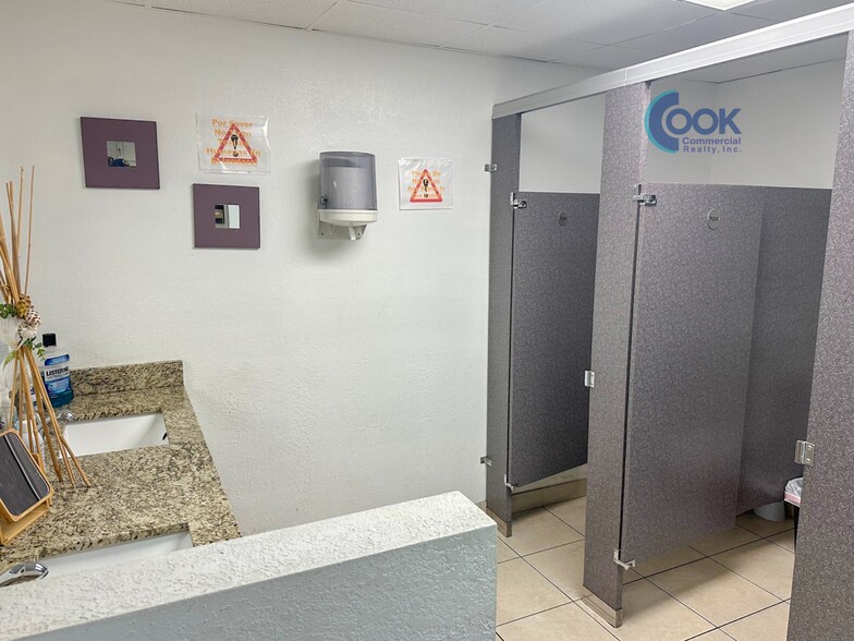 More Photos Of 940 W 84th St, Hialeah Warehouse For Sale