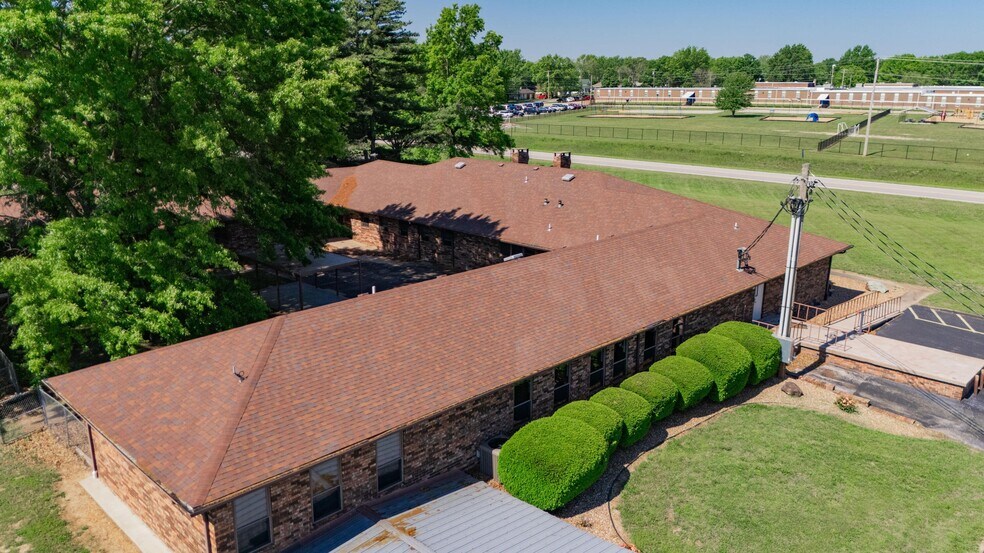 More Photos Of 807 N Briarwood Dr, Bolivar Assisted Living For Sale