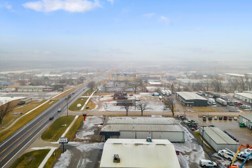 More Photos Of 3050 6th St SW, Cedar Rapids Warehouse For Lease