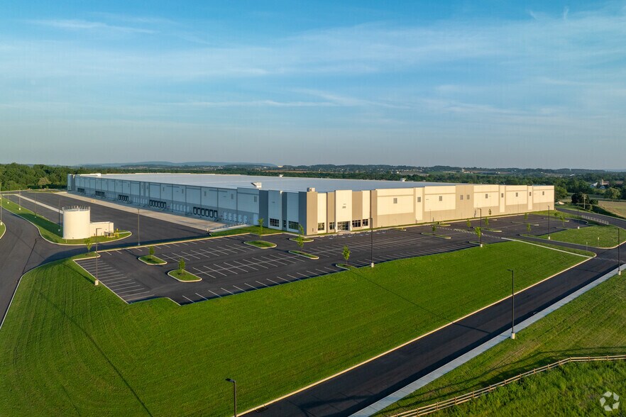 More Photos Of 200 Central Blvd, Myerstown Warehouse For Lease