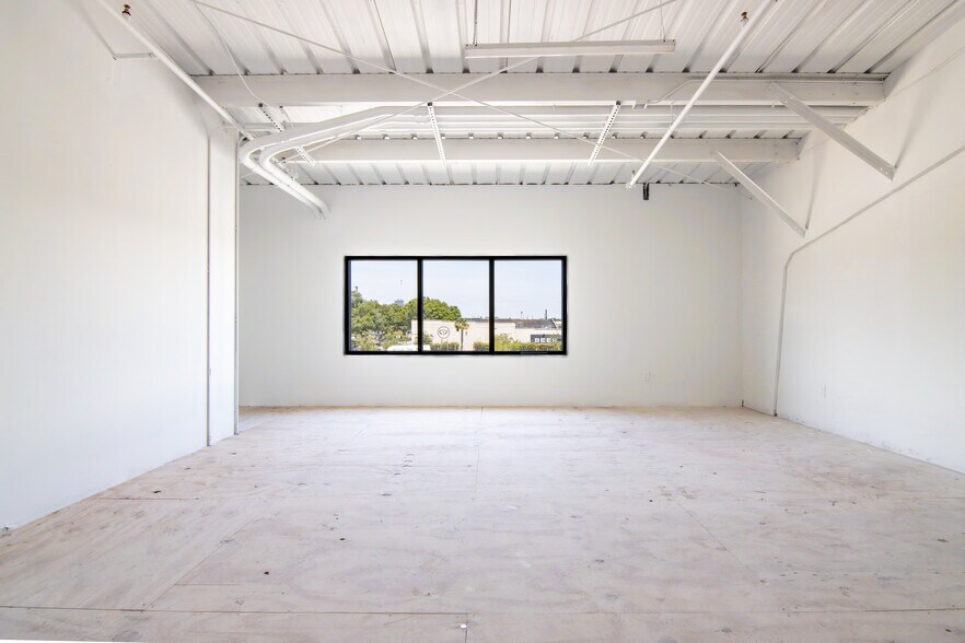 More Photos Of 2450 5th Ave S, Saint Petersburg Manufacturing For Lease