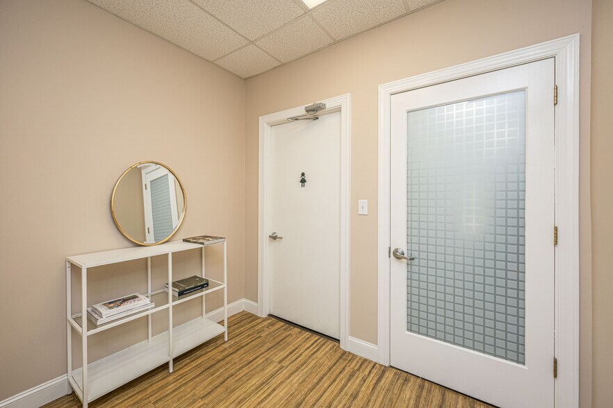 More Photos Of 234 Mathis Ferry Rd, Mount Pleasant Office For Lease