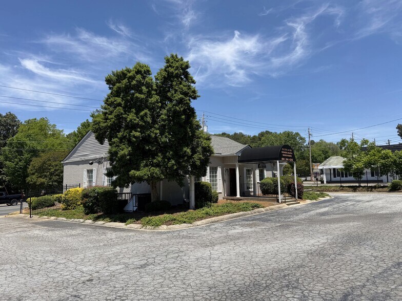More Photos Of 3080 Campbellton Rd SW, Atlanta Office Residential For Sale