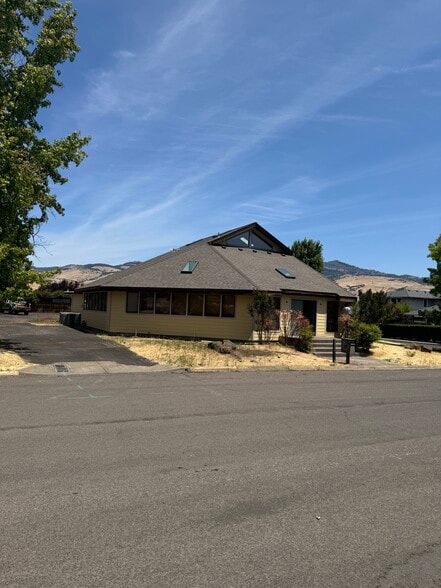 More Photos Of 400 Williamson Way, Ashland Office Residential For Sale