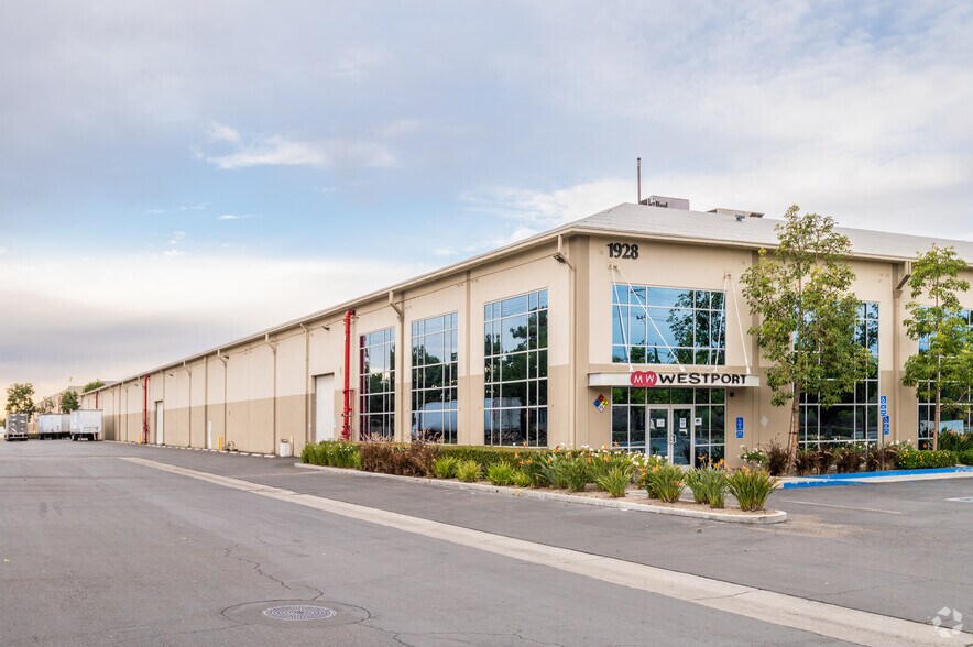 More Photos Of 1920-1928 Malvern St, Fullerton Distribution For Lease