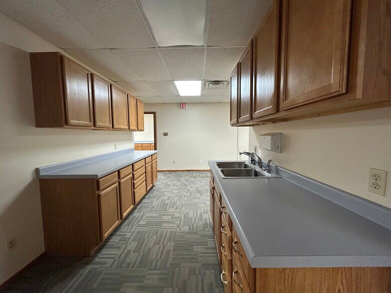 More Photos Of 1820 Post Rd, Plover Storefront Retail Office For Lease