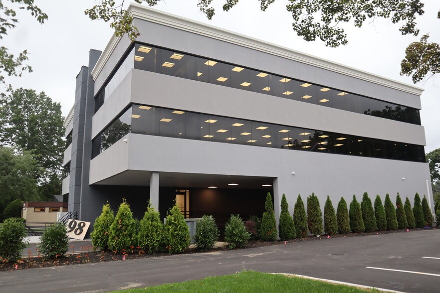 More Photos Of 98 Maple Ave, Smithtown Office For Lease