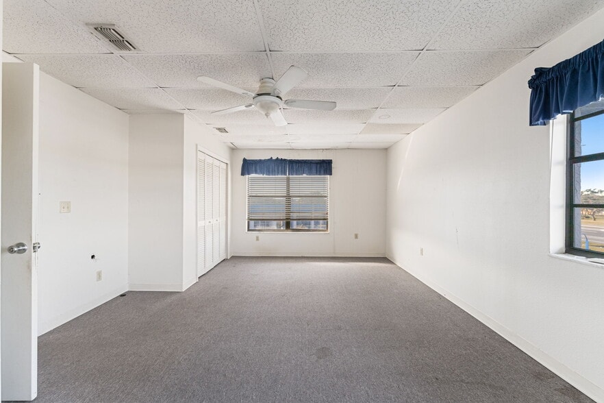 More Photos Of 1108 Commercial Way, Spring Hill Freestanding For Sale