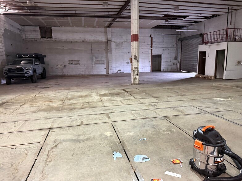 More Photos Of 212 N Gales St, Port Angeles Warehouse For Lease