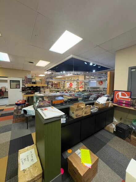 More Photos Of 2808 McGowan St, Dallas Distribution For Sale