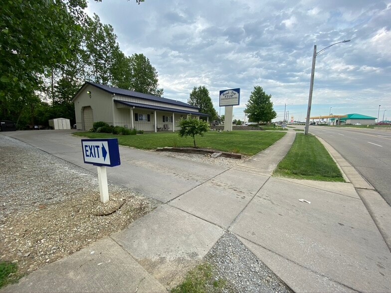 More Photos Of 1265 S Dorset Rd, Troy Freestanding For Sale