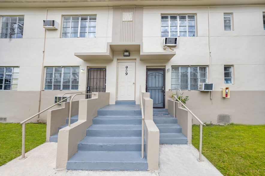 More Photos Of 931 SW 3rd St, Miami Apartments For Sale