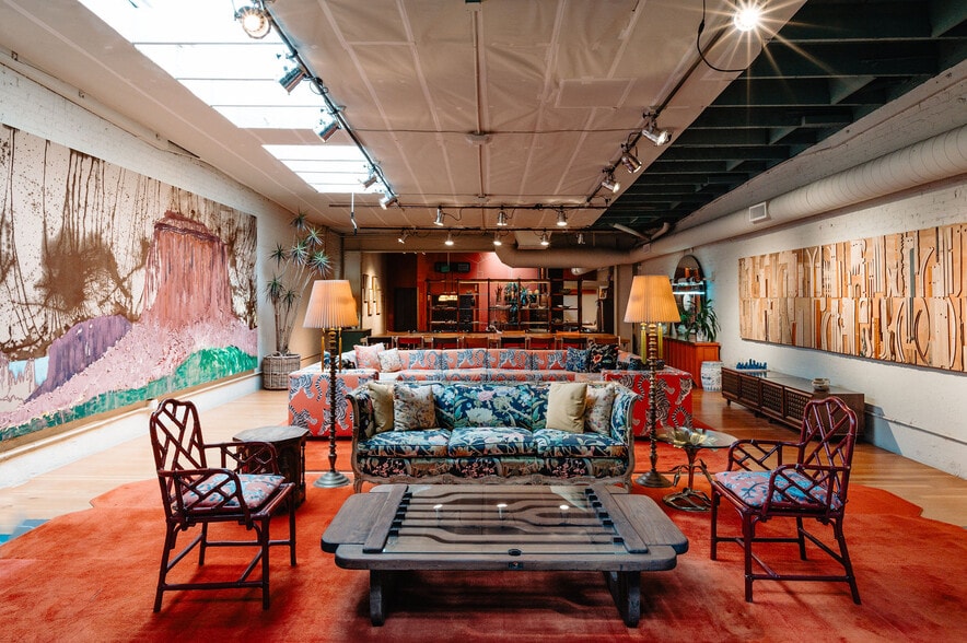 More Photos Of 607 4th St, Los Angeles Showroom For Sale