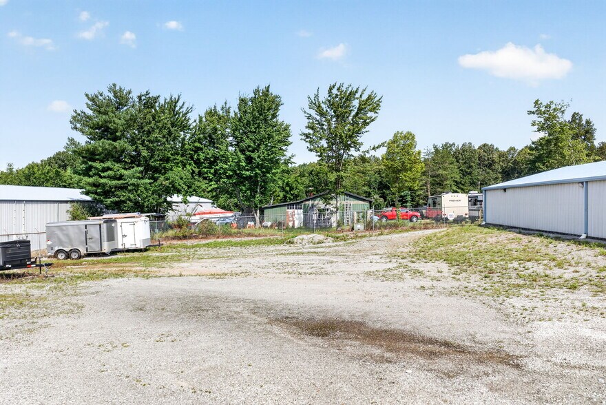 More Photos Of 110 Woodlands Cir, Crossville Self Storage For Sale
