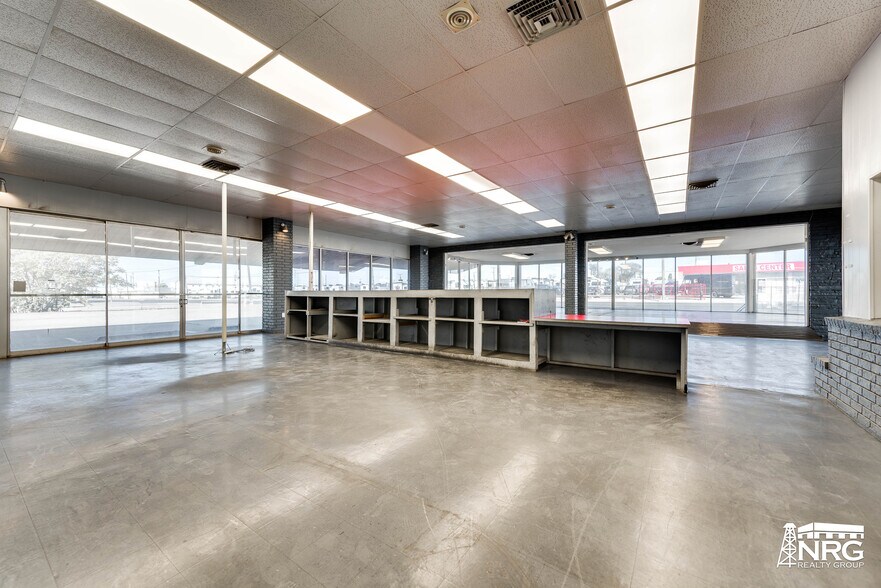 More Photos Of 1510 E 2nd St, Odessa Manufacturing For Lease